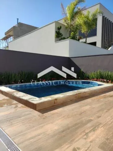 Casa em Condomínio Fechado em Granja Marileusa, Uberlândia, MG 4 Suítes, Piscina Aquecida