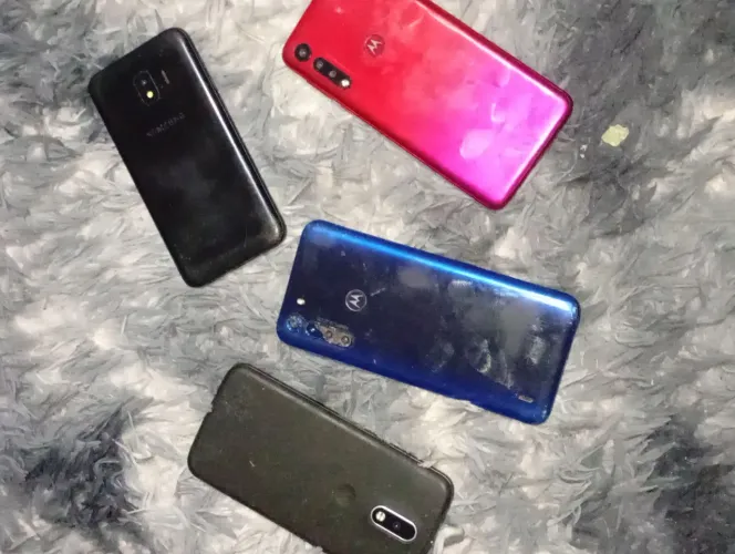 Celular pra tiras as peças