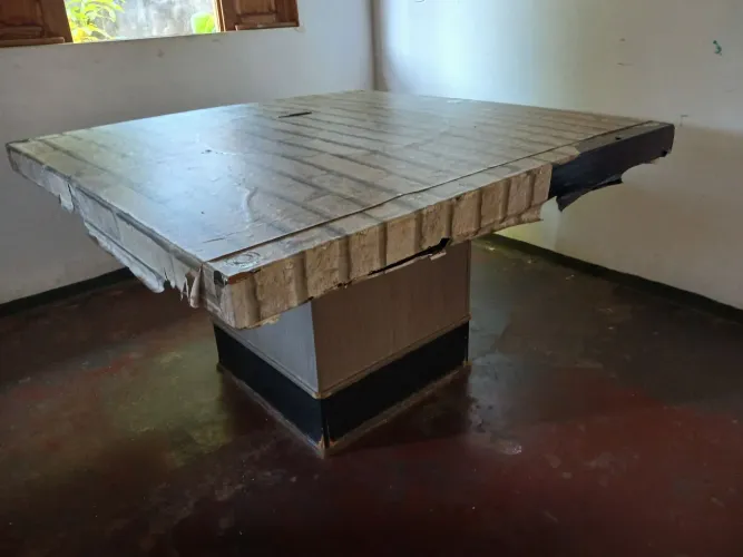 Vende-se mesa quadrada 8 lugares envelopada