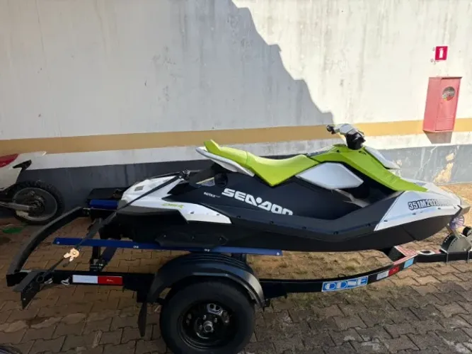 Jet Ski Spark Sea Doo 2023