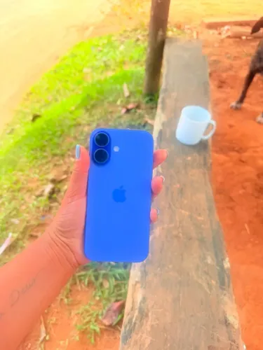 Vendo iPhone 16 duas câmeras 256 GB azul totalmente novo 