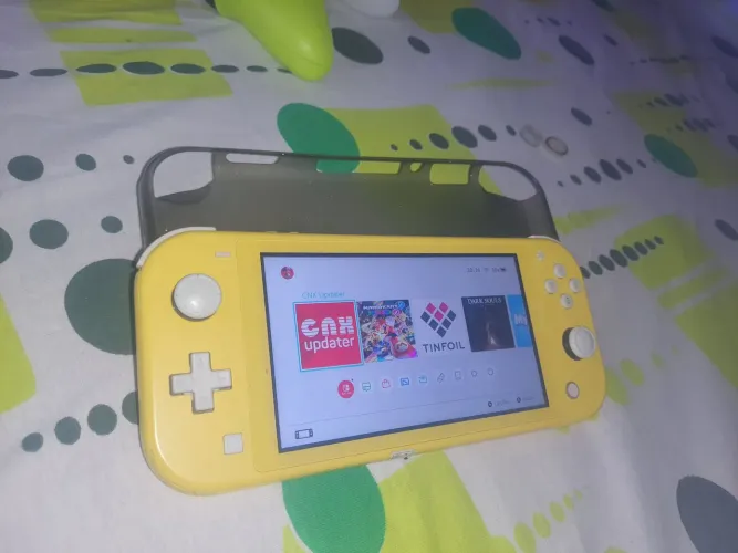 Nintendo switch lite amarelo d.e.s.b.l.o.q.u.e.a.d.o leia o anuncio