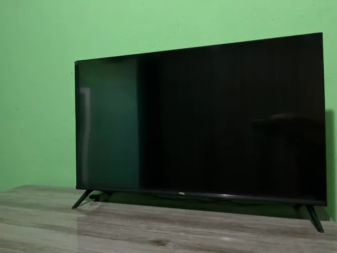 SMART TV TCL 32 FULL HD ANDROID, BLUETOOTH BIVOLT QUEBRADA