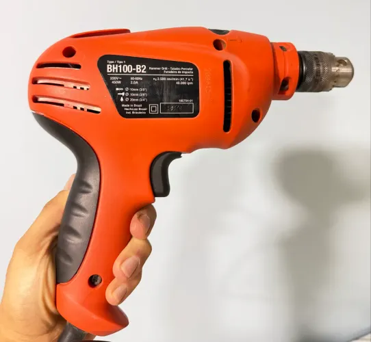 Furadeira de impacto Black & Decker