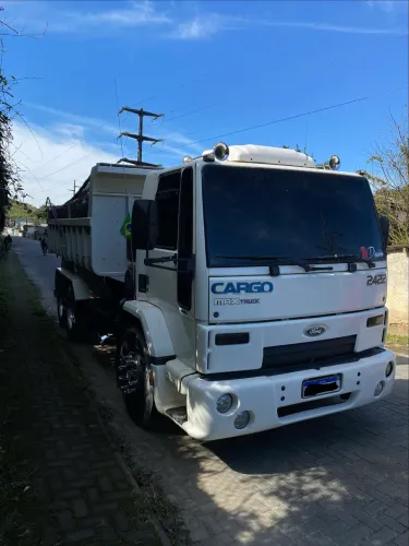 Cargo 2422 caçamba