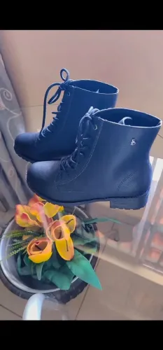 BOTA FEMININA SAPATINHO DE LUXO NUNCA USADA R$ 100