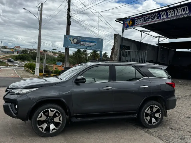 Toyota Hilux SW4 SRX 4X4 2.8 TDI 16V Dies. Aut. 2017