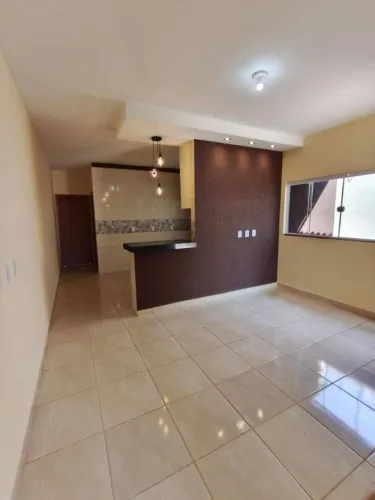 Casa à venda em Goianira  2 quartos, 1 suíte, cozinha americana e quintal