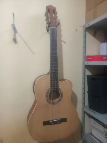Violão Menphis eletrico alguns detalhes na foto