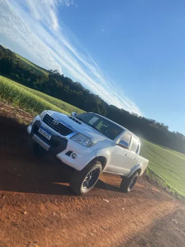 Toyota Hilux CD SRV D4-d 4X4 3.0 TDI Diesel AUT 2015
