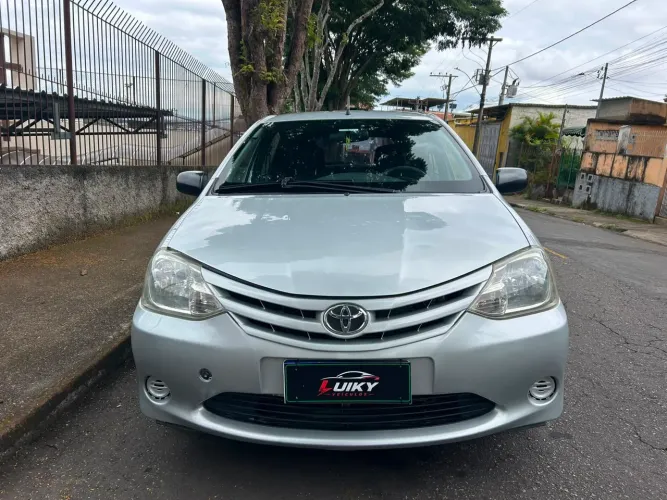 Toyota Etios X 1.3 Flex 16V 5P Mec. 2013