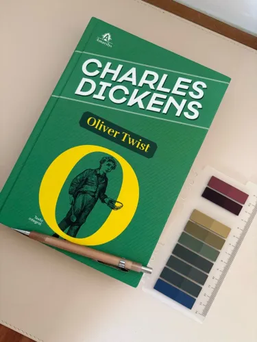 Livro Oliver Twist - Charles Dickens (Capa Dura - Texto Integral)
