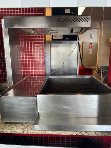 Estação Aquecida para Batata Frita e Lanches com Coifa e Iluminação - Inox Profissional