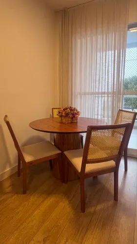 Mesa com cadeiras