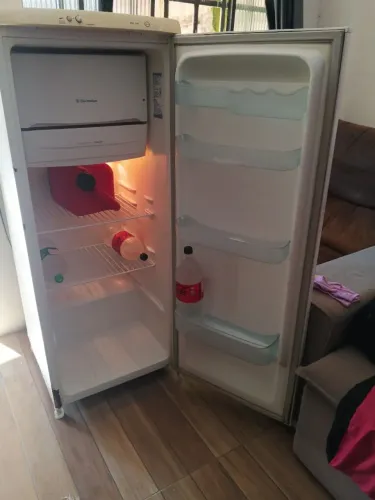 Geladeira Electrolux boa pra uso entrego se precisar 