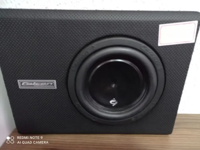 Caixa amplificada Falcon com Sub de 8" 200rms instalada no seu carro
