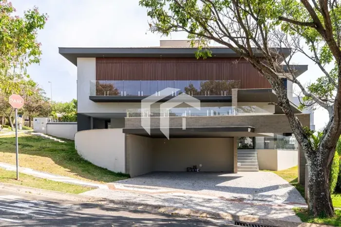 CASA À VENDA EM CONDOMÍNIO FECHADO EM SOUSAS COM 4 SUÍTES, NO SAINTE HELENE.