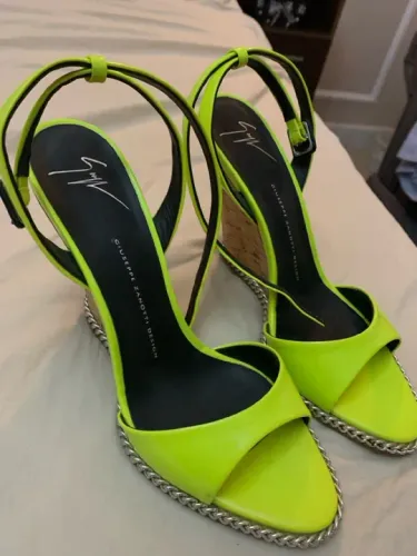 Sandálias Giuseppe Zanotti Neon Ana bela 