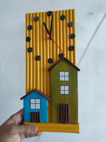 Relógio de parede artesanal com casas