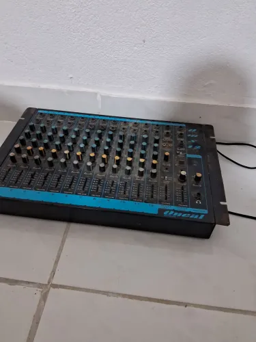 Vendo mesa de som em ótimo estado de marca Oneal