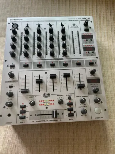 Behringer mixer DJX700 profissional 