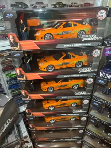 Miniatura Toyota Supra Velozes e Furiosos com Action Figure escala 1/24 jada toys