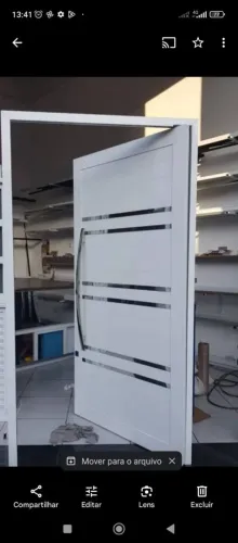 Porta pivotante em alumínio