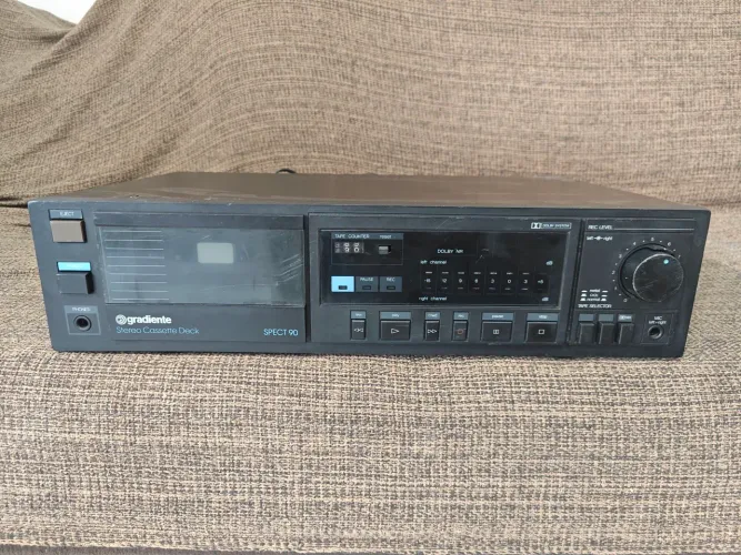 Tape Deck Gradiente Spect 90 no ponto de Usar