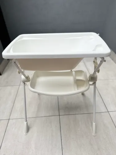 Banheira infantil com suporte - seminova, ótimo estado
