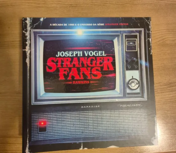 Livro Stranger Fans - Editora Darkside