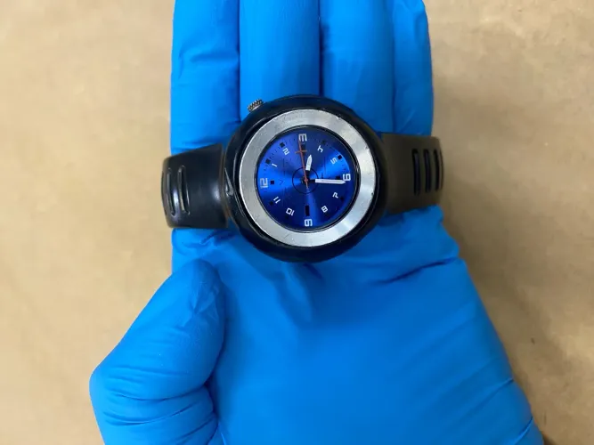 Relógio de pulso esportivo preto e azul Nike 