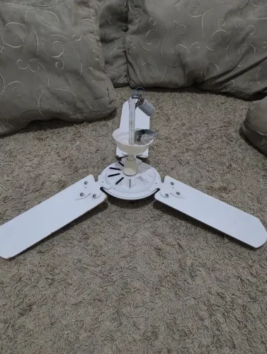 Ventilador de Teto Branco - Ótimo Estado!