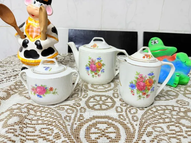 Lindo jogo de Café em porcelana Cerqueira Leite 