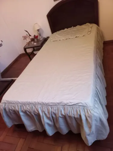 Cobre-leito de solteiro com porta travesseiro. 