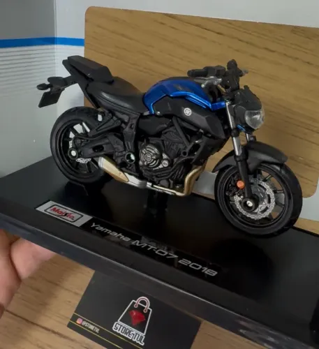 Miniatura Moto Yamaha MT07 Maisto 1/18 Coleção