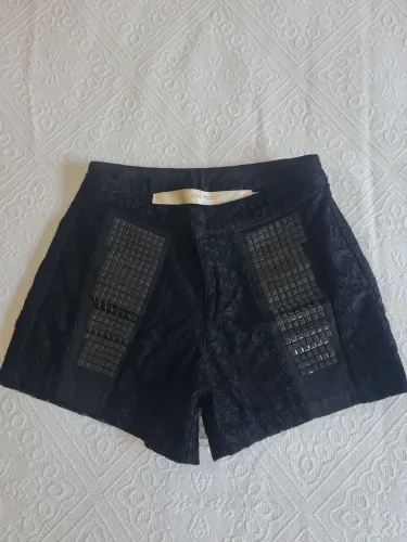 Shorte preto de renda