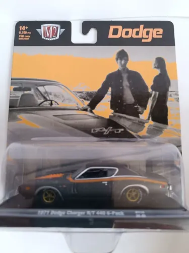 M2 Machines 1971 Dodge Charger R/T 440 6-pack 