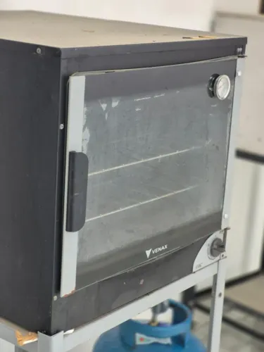 Forno Venax à gas funcionando usado
