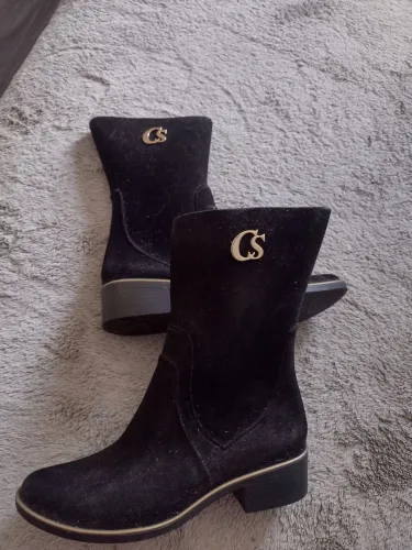 Promoção para retirar hoje linda bota aveludada feminina número 37 Carmen Steffens 