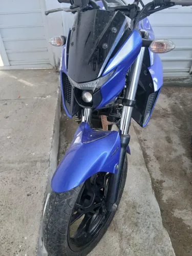 Vendo moto fz25 ou troca em moto menor cilindrada 