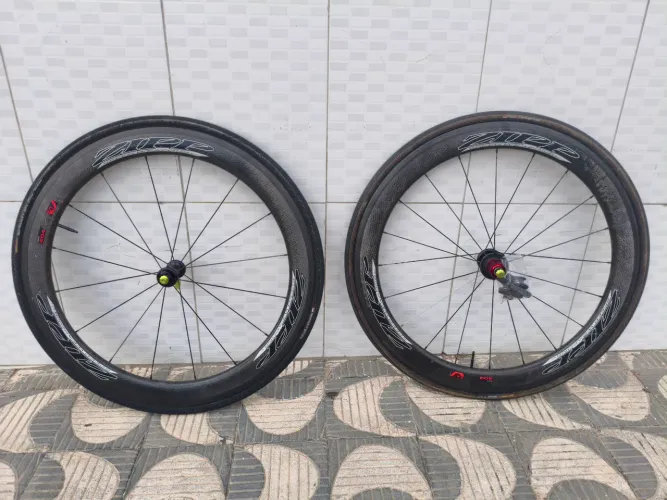 Roda Zipp 404 de Carbono