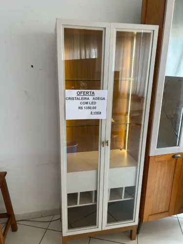 Cristaleira Adega com LED - R$ 1350,00