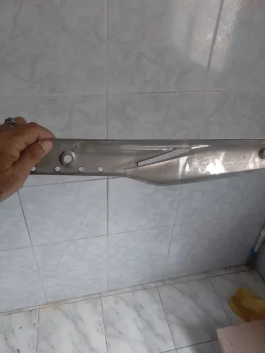 Protetor de descarga da Honda biz de alumínio e original Honda