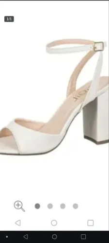 Sandália branca linda