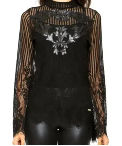 Blusa de Renda Preta Elegante