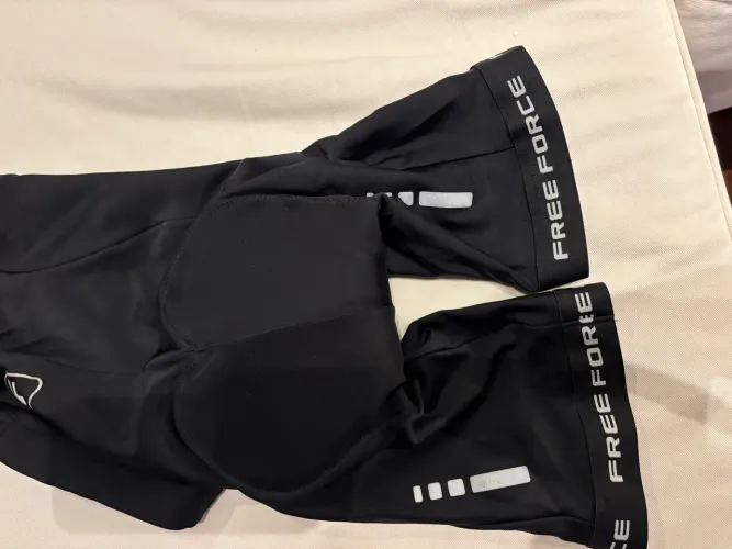Bermuda ciclismo preta Free Force tam M