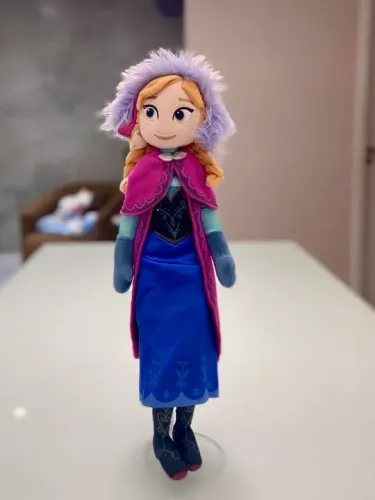 boneca pelúcia princesa anna disney store