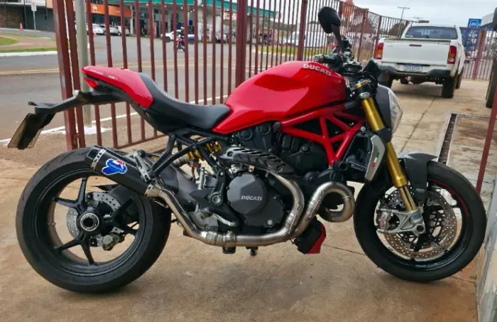 Escapamento esportivo para Ducati Monster 1200S.