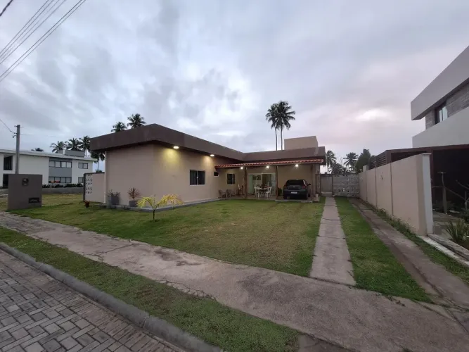 Vendo casa no Cond. Enseada da Lagoa com lote grande na massagueira de baixo, próx. a prai