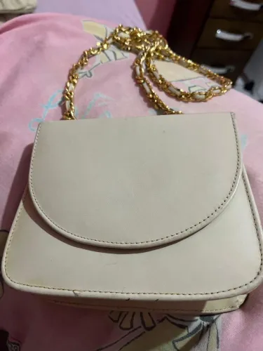 Bolsa Bege com Corrente Dourada